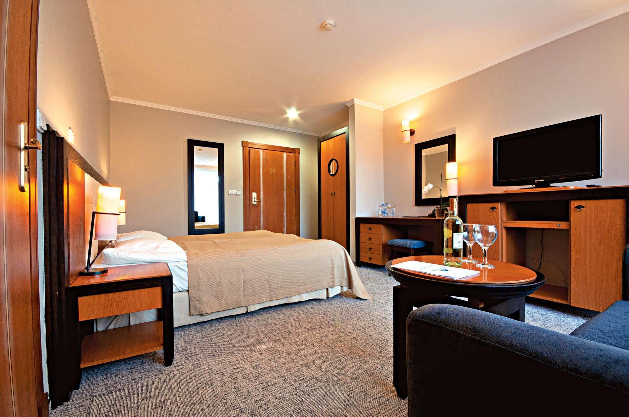 Leba Hotel & Spa Exterior photo