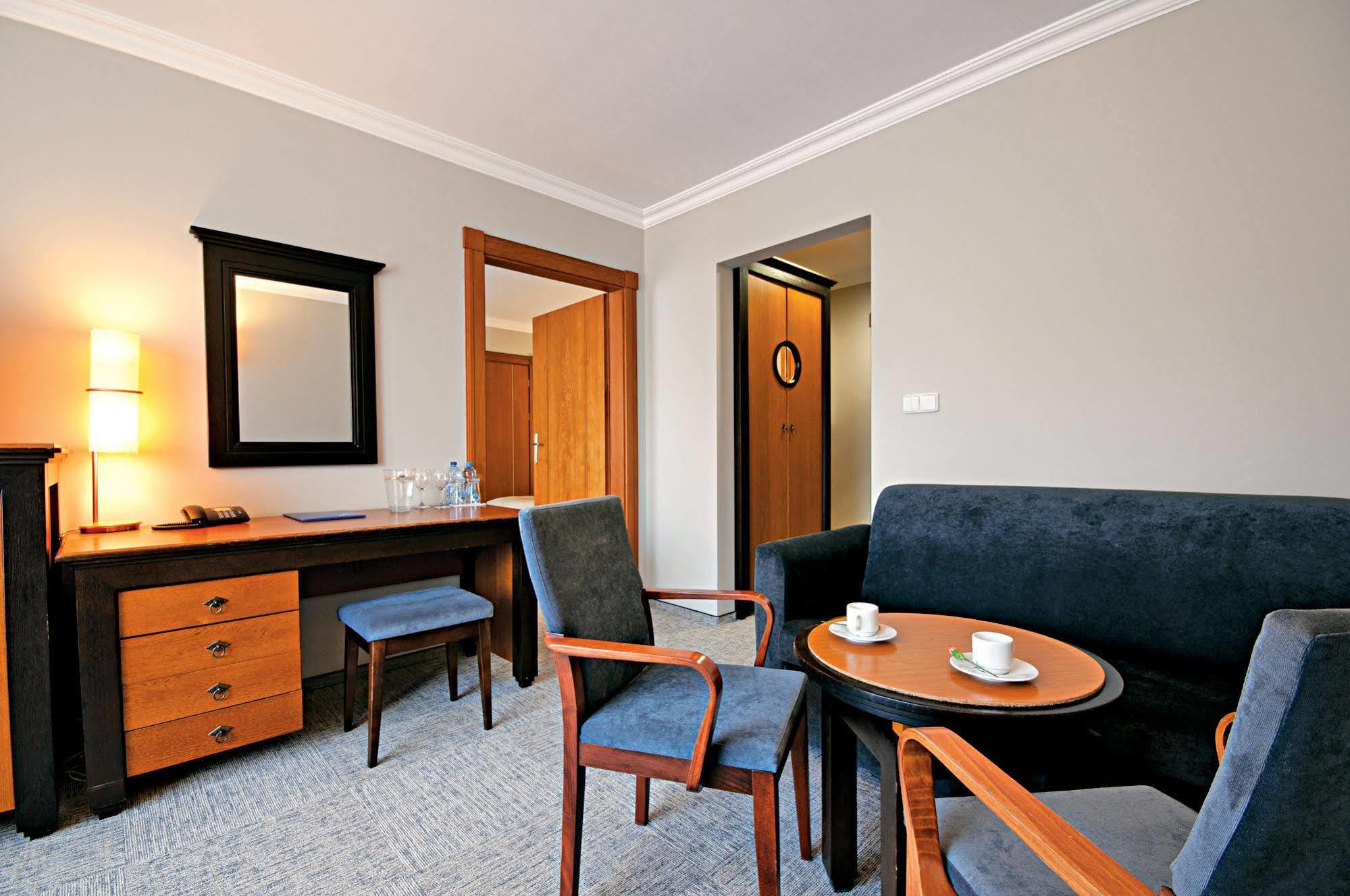 Leba Hotel & Spa Exterior photo